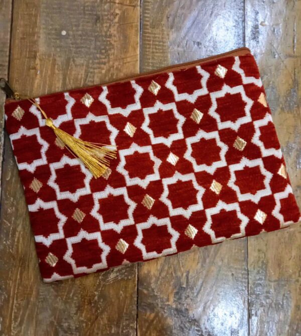 Pochette in tessuto ricamato 
Marrone Ruggine con nappina oro